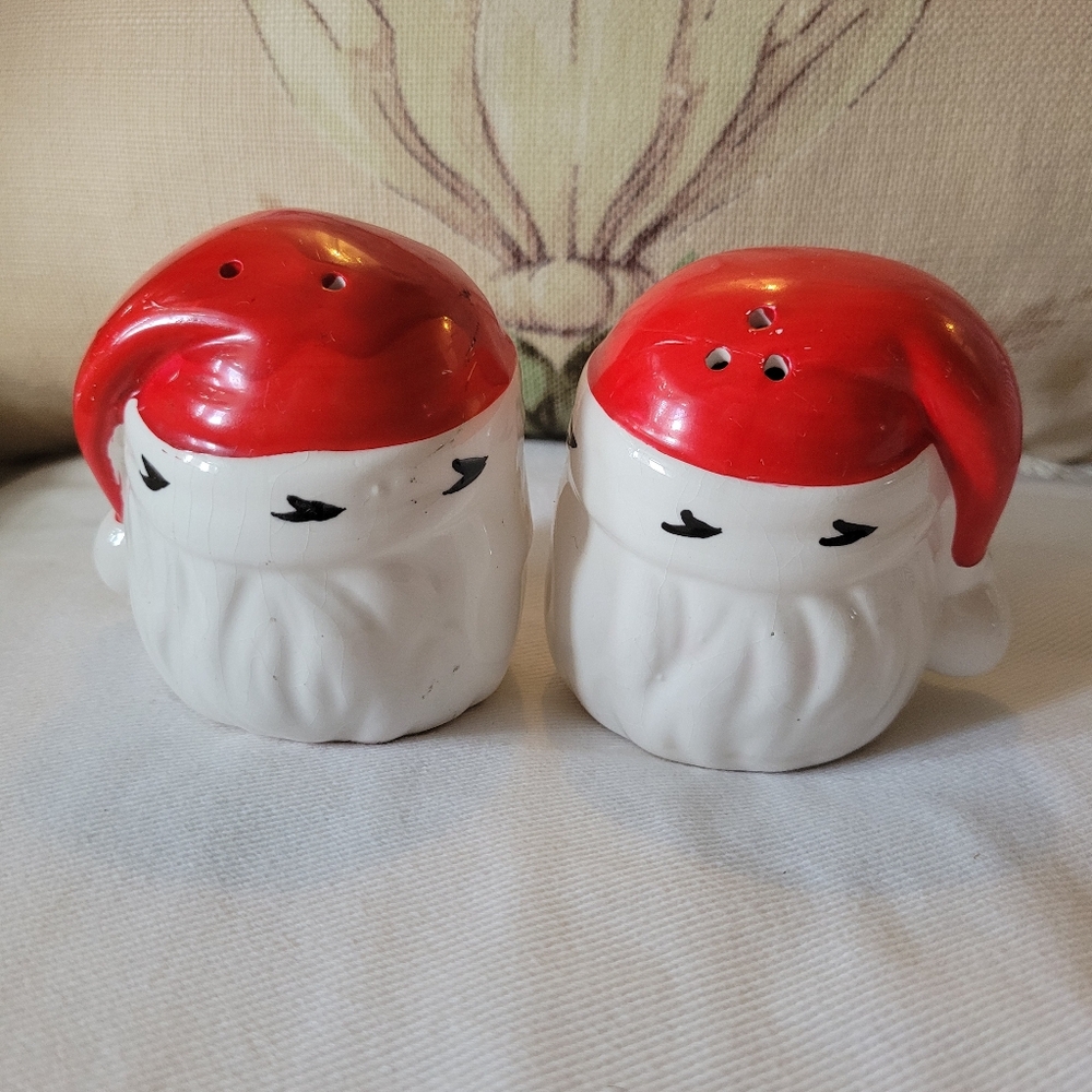 Vintage Santa Claus Salt and Pepper Shakers - Picture 3 of 7